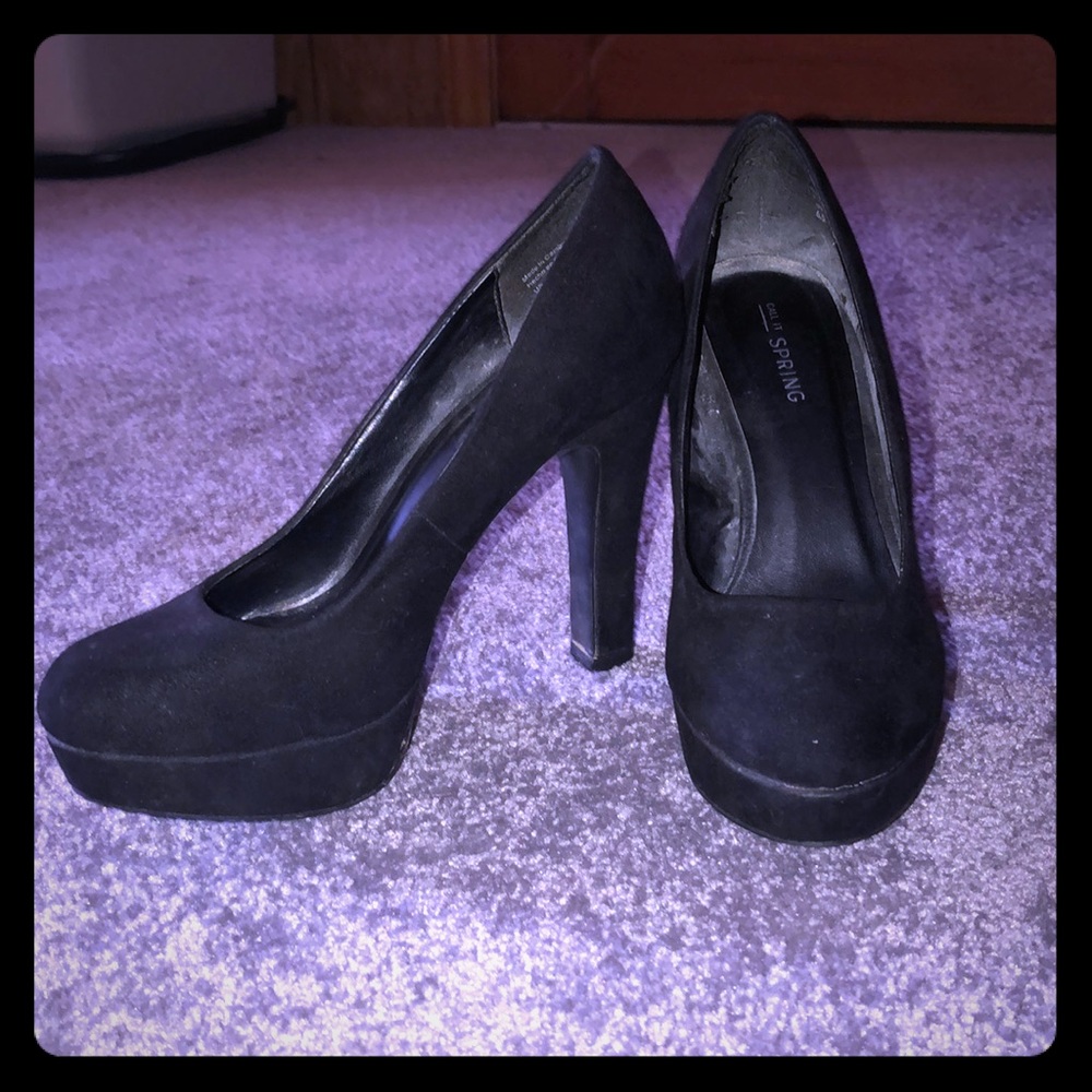 Black platform pumps